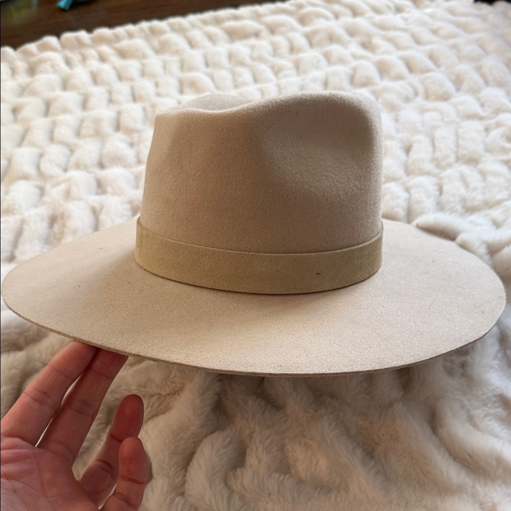 Wyeth Stylish Cream Wide-Brim Hat